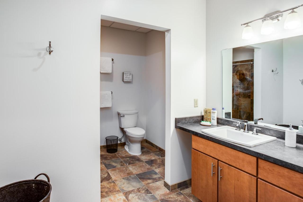Ny Style Centric Loft With King Bed By Park Ave Apartment Rochester Luaran gambar