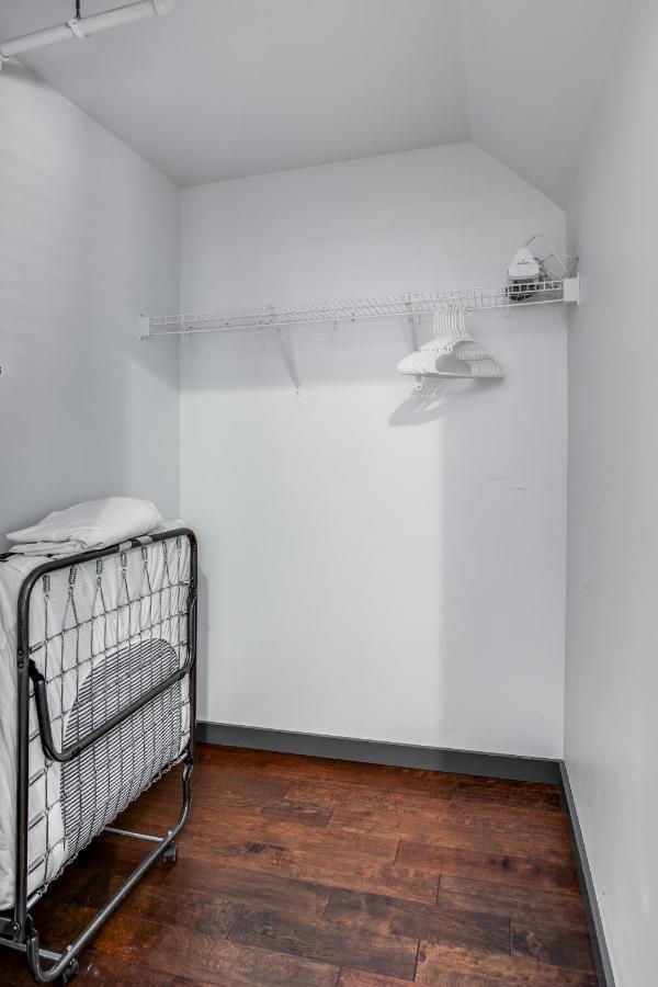 Ny Style Centric Loft With King Bed By Park Ave Apartment Rochester Luaran gambar